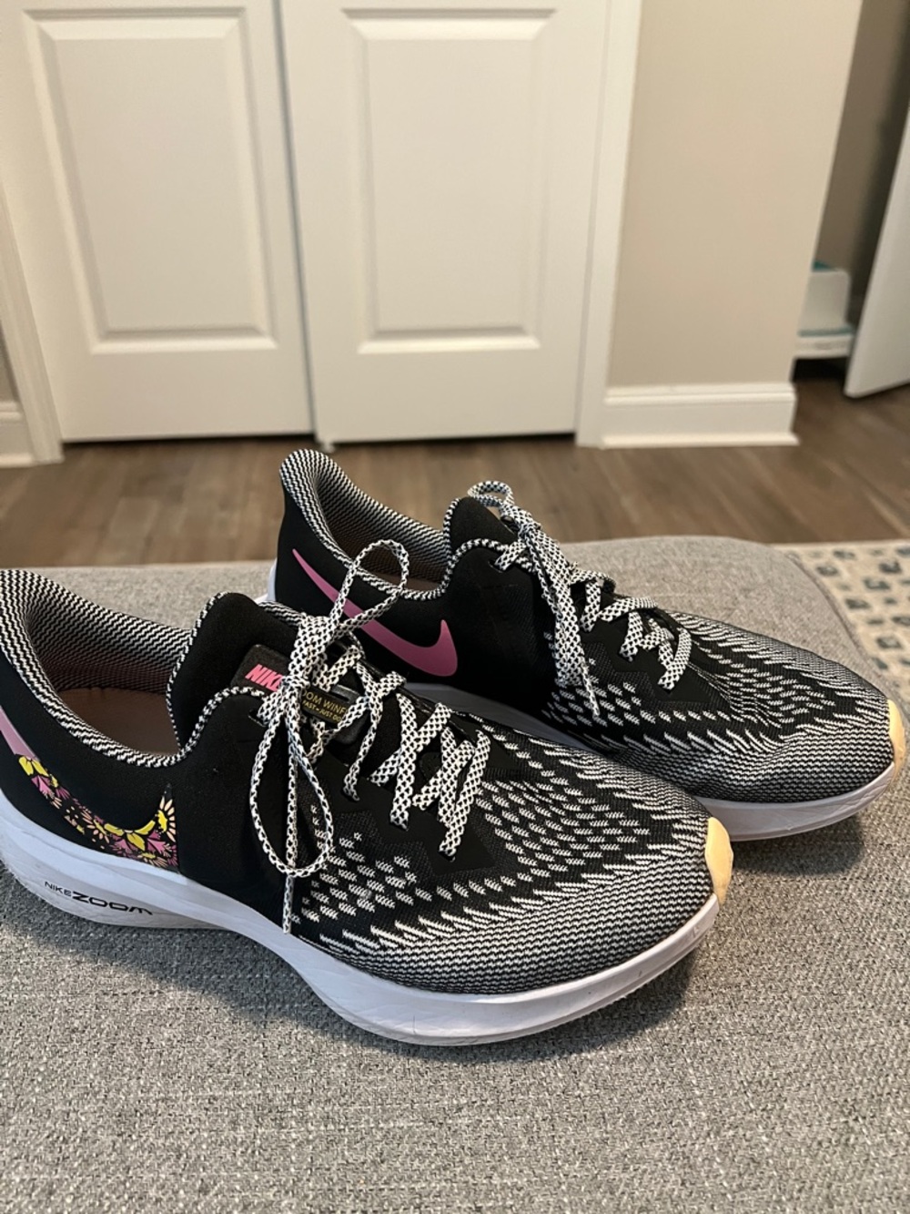 Nike Zoom Women’s Black and Pink Patterned Running Shoes Size 9M